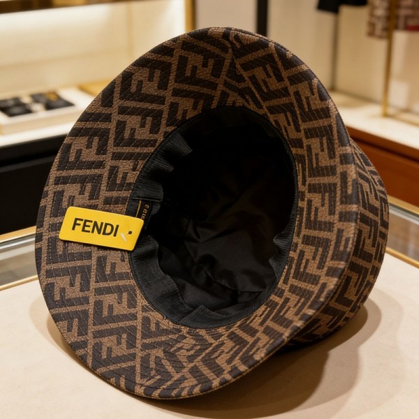 Fendi フェンディハイブランドバケットハット メンズ 大きいサイズサファリハット 特大 日除け帽子 帽子 春夏 UVカット 両面ウェアラブル あご紐 小顔効果