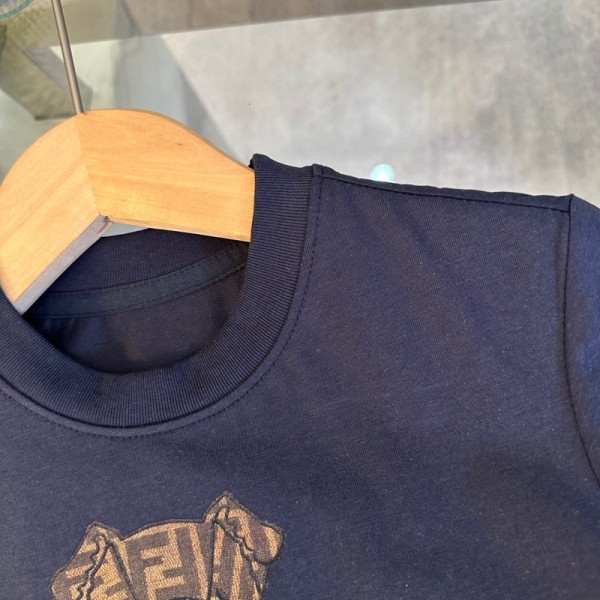 Fendi フェンディハイブランド子供服 男の子 セットアップ 夏服 半袖ｔシャツ ショートパンツ 上下2点セット キッズ ジャージ ガールズ ダンス服 スポーツウェア カジュアル ルームウェア 普段着 洋服 90-160cm ジュニア服