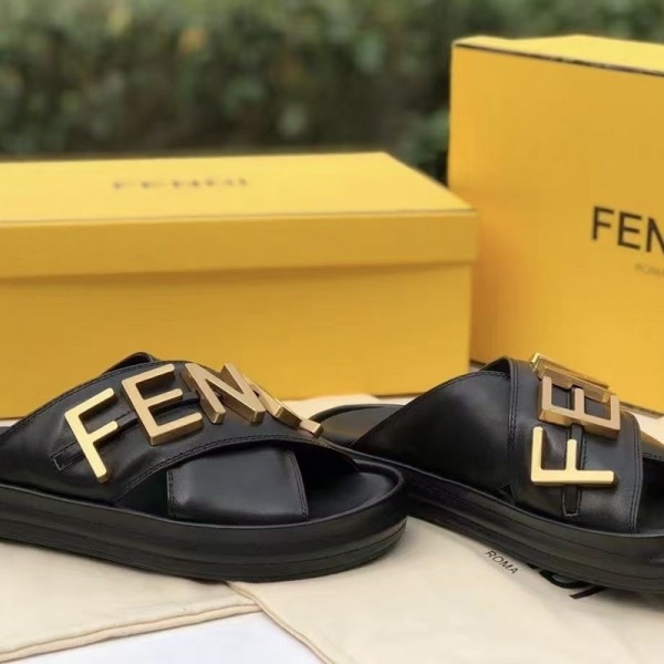 Fendi フェンディブランドレディース サンダル ビーチスリッパ レザーサンダル スリッポン ラバーソール 厚底 クロススリッパ カジュアル 金具ロゴ スリッパ 快適 ウォーキング 225¬270mm