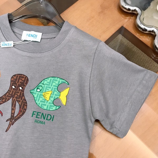 Fendi フェンディブランド親子ペアルック tシャツ 親子 夏服 トップス コーデ 夏 半袖 親子 T-shirt 家族 お揃い tシャツ ママ パパ 男の子 女の子 キッズ tシャツ 子ども服 記念日 プレゼント 可愛い 