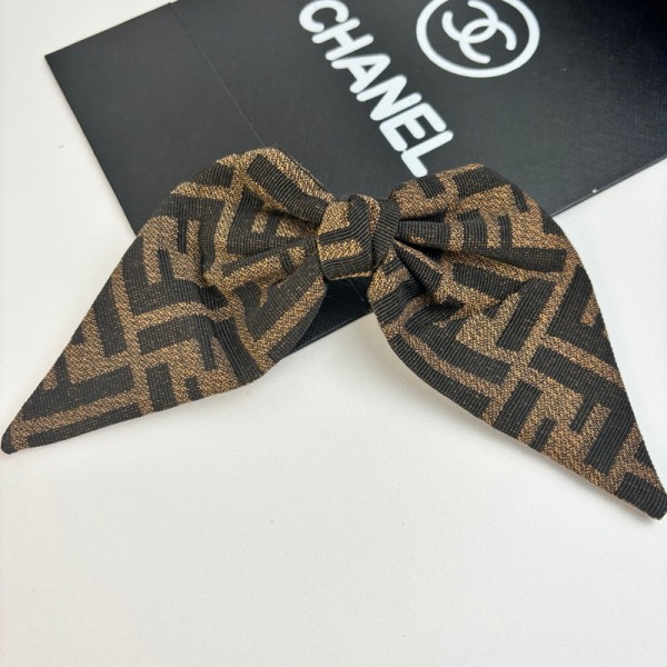 Fendi フェンディハイブランドヘアアクセサリーセットカチューシャ リボンクリップ シュシュ 存在感抜群ブランド髪飾り 髪アレンジ