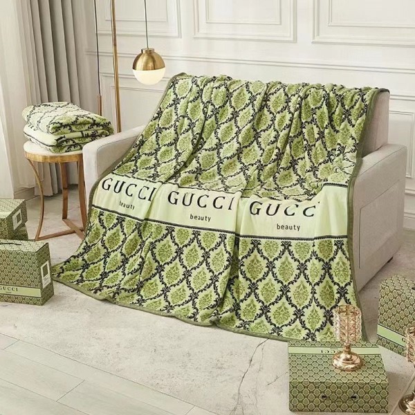 ブランド グッチ 寝具 掛け毛布 ブランケット タオルケット Gucci フランネル毛布 暖かい 欧米風 ソファーカバー 車用 エアコン毛布 柔らかい 多場所カバー 150*200cm 敷き毛布 