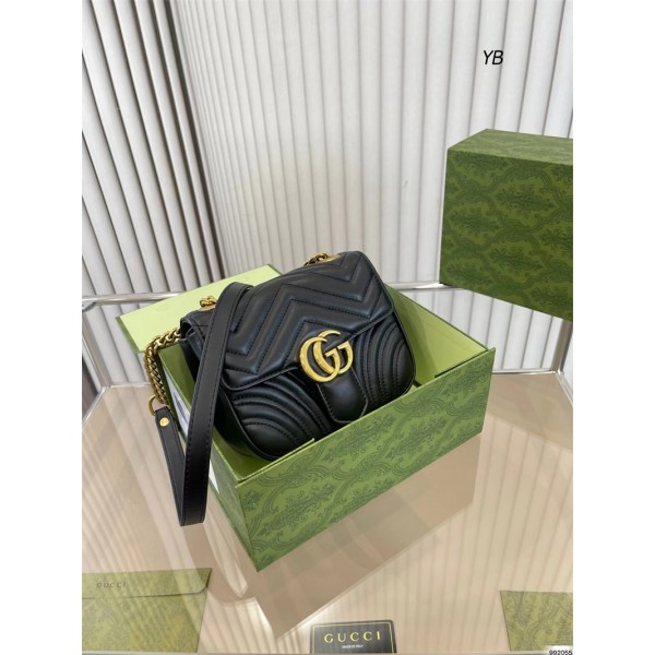 グッチ バック ショルダーバッグ 定番 金具 上品 ブランド Gucci 肩掛けバッグ ファションン miniバッグ チェーンバッグ レザーバッグ 高品質 ファッション 上品 レディース