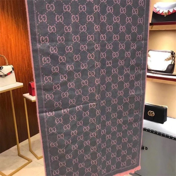 Gucci グッチハイブランド 秋冬 マフラーメンズ 大判ショール 暖かい肌に優しい ブランドショール男女兼用 リバーシブルマフラー 肩掛け Gucci グッチハイブランド 秋冬 マフラーメンズ 大判ショール 暖かい肌に優しい ブランドショール男女兼用 リバーシブルマフラー 肩掛け
