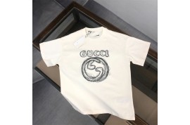 グッチ半袖Tシャツ プラダ野球キャップ Versaceエアコン掛け布団 パロディ