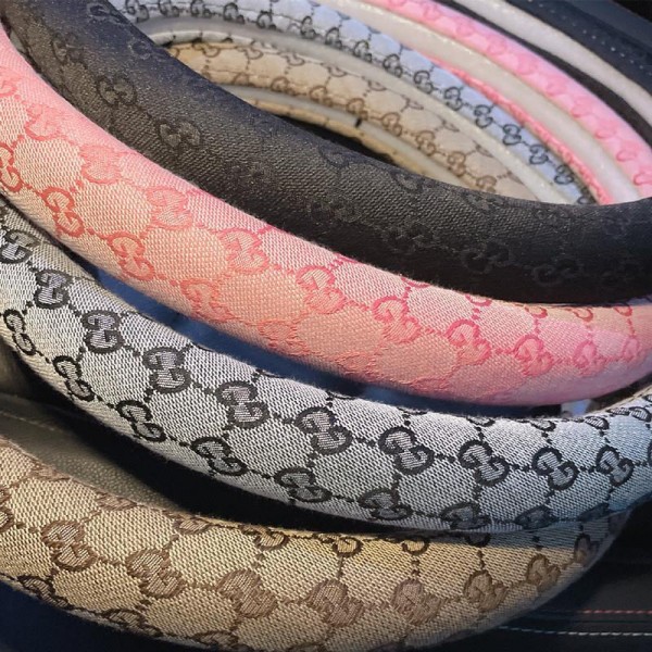 ブランドグッチGucci ハンドルカバー 薄型 ノンスリップ ハンドルカバー ステアリングカバー 手触りよし おしゃれ 耐久性 通気性 滑らない 多車種適応 オールシーズン対応 車内装 O型 グリーン