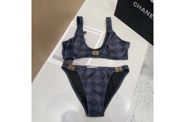 ロエベビキニ水着 ディオールミュールサンダル フェンディ女の子デニム服