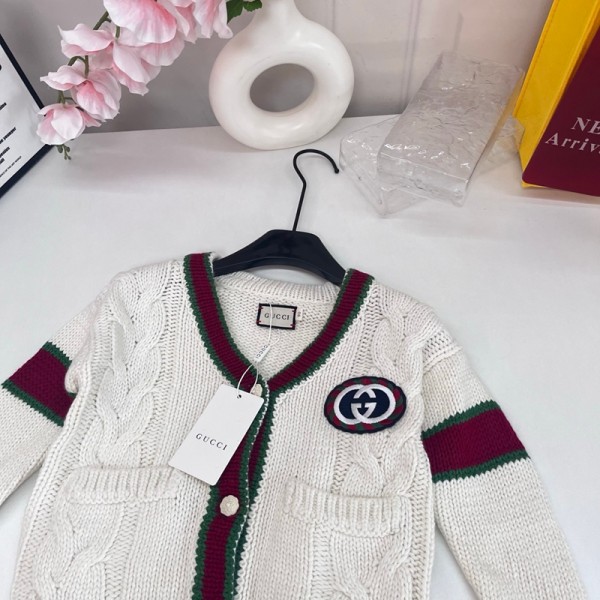 グッチGUCCI 子供服春秋アウター グッチGUCCI キッズ ケーブル編み V ネックカーディガン カラーライン 子供ニット 男女兼用