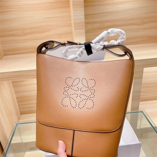 ブランドロエベ バッグ 新作 皮革バッグ loewe ショルダーバッグ 上品 シンプル 片肩掛けバッグ 質感 上質レザー 耐久性 オシャレ 大容量 メンズ 女の子 高級感バッグ 