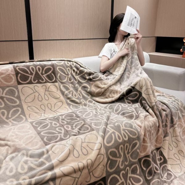 LOEWE ロエベハイブランド毛布コピー保温防寒 旅行 昼寝毛布 ブランケット 寝具ブランドブランケット 毛布 おしゃれ ひざ掛け 掛け毛布 肩掛け 着る毛布 プレゼント 秋冬用 洗える 防寒 エアコン対策 通年使用