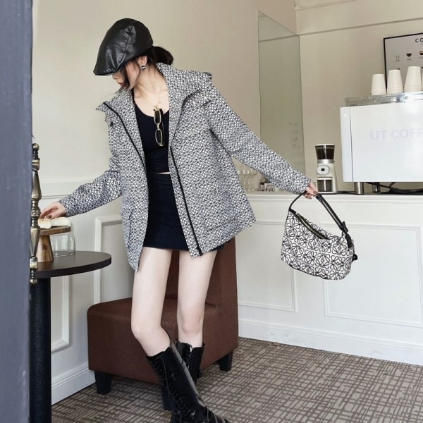 ロエベloewe アナグラム総柄 フード付き ベルト付きトレンチコート レディース アウターロエベloewe 幾何学総柄 フード付きロングコート ウエストベルト付き レディース
