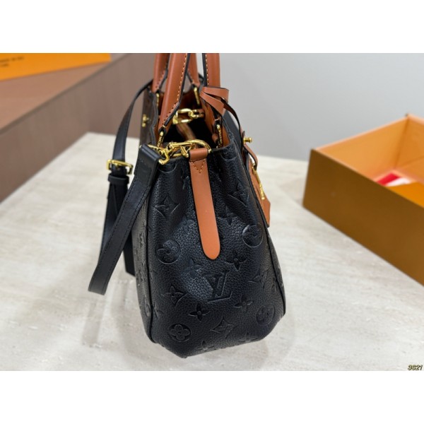 Lv ルイヴィトンブランドハンドバッグ レディース 2way ショルダー 斜めがけバッグ 肩掛け 手提げカバン 28*19cm大容量 防水 仕切り 底鋲 チャーム付き モノグラム柄 PUレザー 鞄 オシャレ 上品 旅行 通勤 面接 就活 プレゼント