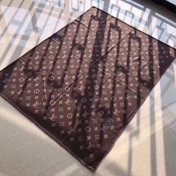 Lv ルイヴィトンメンズ 大判ショール 暖かいブランドパロディ ストール 激安春秋 スカーフ ファッション 使い心地よい肌に優しい ブランドショール