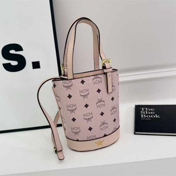 Mcm エムシーエム ブランドバケットバッグ ハンドバッグ ショルダーバッグ 斜めがけバッグ 2Way 可愛い 軽量 小さめ 大人気 おしゃれ 韓国 Mcm エムシーエム ブランドバケットバッグ ハンドバッグ ショルダーバッグ 斜めがけバッグ 2Way 可愛い 軽量 小さめ 大人気 おしゃれ 韓国