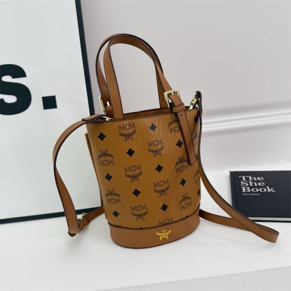 Mcm エムシーエム ブランドバケットバッグ ハンドバッグ ショルダーバッグ 斜めがけバッグ 2Way 可愛い 軽量 小さめ 大人気 おしゃれ 韓国 Mcm エムシーエム ブランドバケットバッグ ハンドバッグ ショルダーバッグ 斜めがけバッグ 2Way 可愛い 軽量 小さめ 大人気 おしゃれ 韓国