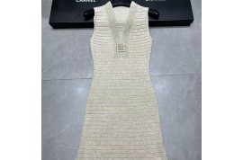 ブランドミュウミュウニットワンピース プラダヘアグリップ ルイヴィトンビーチタオル