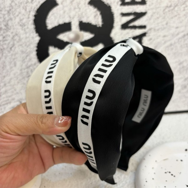 ミュウミュウ MiuMiuカチューシャブランドかわいいブランド可愛い蝶結びヘアバンドブランドリボンヘアアクセサリー女性ハイブランド髪飾り存在感抜群