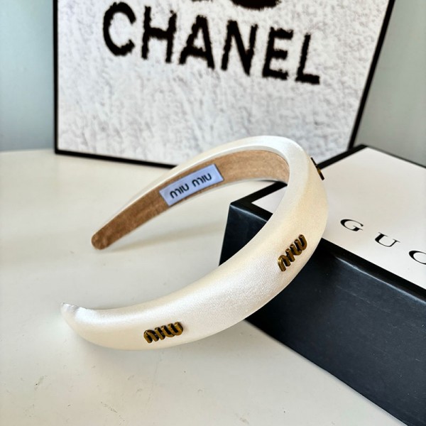 ミュウミュウ MiuMiuブランドボリューム シンプル カチューシャ ヘアアクセサリー クラシカル 上品 大人っぽい オシャレ 可愛い サテン 厚め ヘアバンド ヘアピン 髪飾り 太め 幅広 痛くない レトロ くすみカラー ワイド 無地 ヘアーバンド