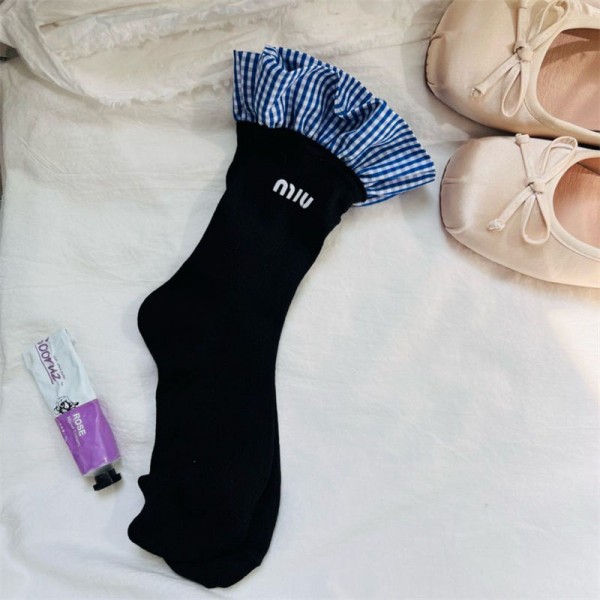 ミュウミュウ MiuMiuハイブランド ソックス 綿製レディース向け 靴下 かわいいブランド ストッキング 大人気浅口ソックス 女の子好き 韓国