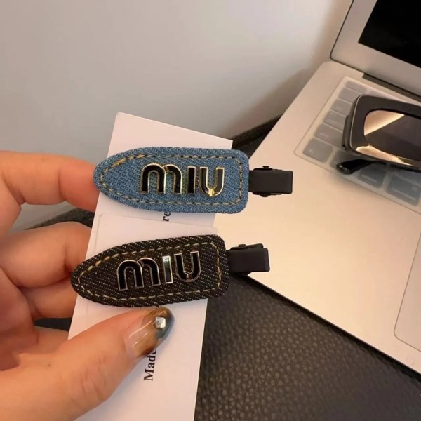 ミュウミュウヘアピン MiuMiuハイブランド跡がつかない 前髪クリップ  2個セット あとがつかない 前髪 ヘアクリップ メイク ヘアアレンジ バレッタ 跡がつかないピン