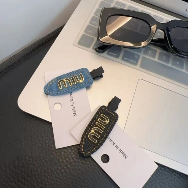 ミュウミュウヘアピン MiuMiuハイブランド跡がつかない 前髪クリップ  2個セット あとがつかない 前髪 ヘアクリップ メイク ヘアアレンジ バレッタ 跡がつかないピン