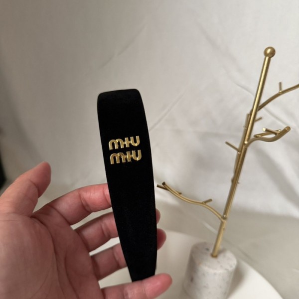 ミュウミュウ MiuMiuハイブランドヘアアクセサリー髪飾りカチューシャ かわいいブランドヘアバンド 髪アレンジ 韓国 ヘア ハイブランド
