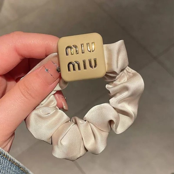 ミュウミュウ MiuMiuハイブランドヘアアクセサリー髪飾りブランドヘアバンドレディースブランドリボンヘアゴム女性ハイブランドシュシュ存在感抜群