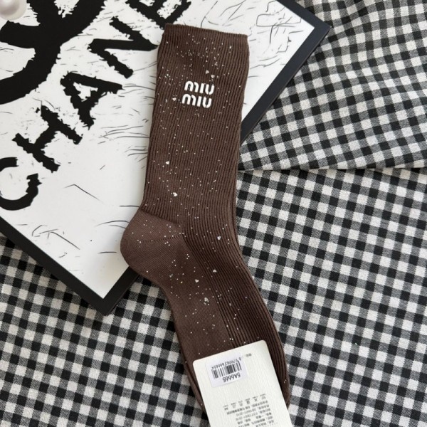 ミュウミュウ MiuMiuハイブランド ソックス 綿製ブランドミドルソックス 高品質浅口ソックス 女の子好き 韓国ブランドソックス 男女兼用 ファッション