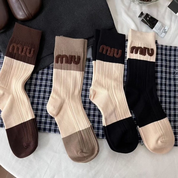 ミュウミュウ MiuMiuハイブランド ソックス 綿製レディース向け 靴下 かわいいブランド ストッキング 大人気浅口ソックス 女の子好き 韓国