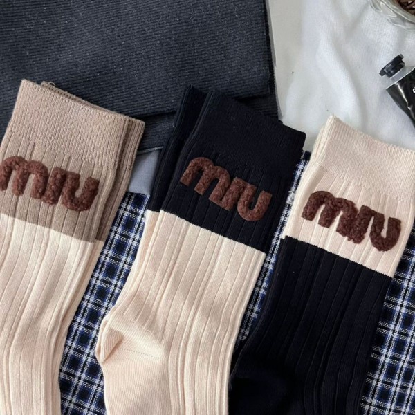 ミュウミュウ MiuMiuハイブランド ソックス 綿製レディース向け 靴下 かわいいブランド ストッキング 大人気浅口ソックス 女の子好き 韓国