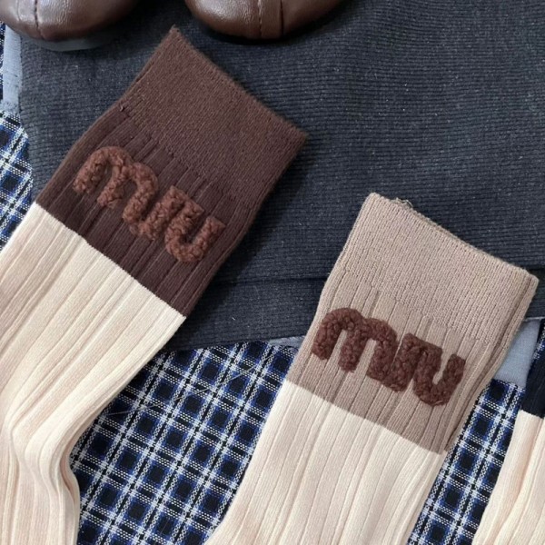 ミュウミュウ MiuMiuハイブランド ソックス 綿製レディース向け 靴下 かわいいブランド ストッキング 大人気浅口ソックス 女の子好き 韓国