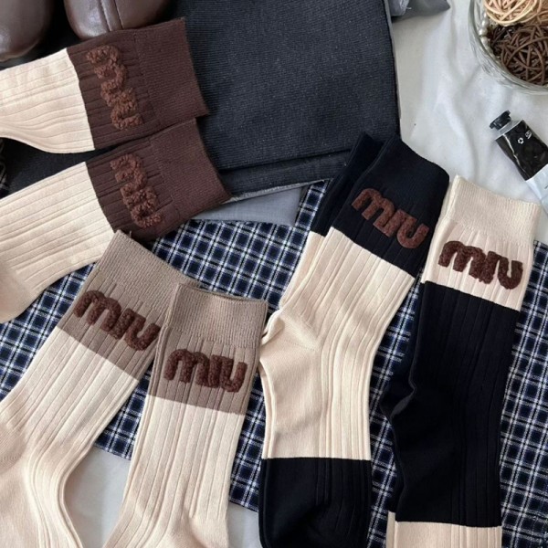 ミュウミュウ MiuMiuハイブランド ソックス 綿製レディース向け 靴下 かわいいブランド ストッキング 大人気浅口ソックス 女の子好き 韓国