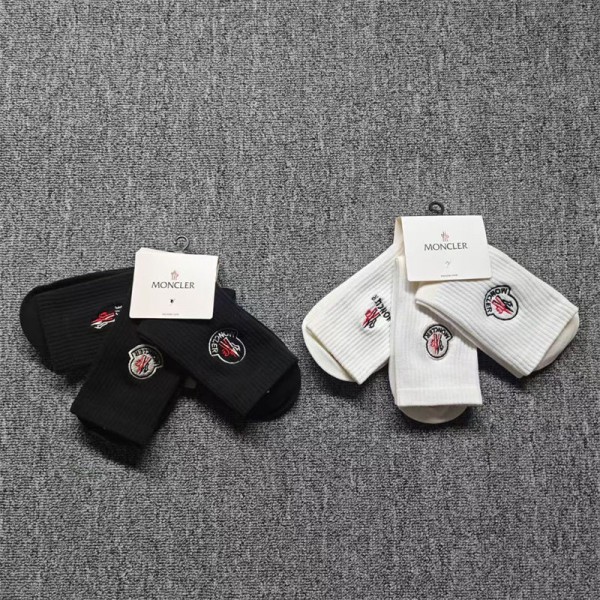 Moncler モンクレールレディース向け 靴下 かわいいコットン 靴下 メンズ 通気性ブランドミドルソックス 高品質ブランドソックス 男女兼用 ファッション 3足セット