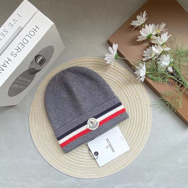 Moncler モンクレールブランドメンズ ニット帽 ビーニー帽 通勤 秋 冬 防寒帽子 スキー スノボ 帽子 レディース 大きいサイズ 小顔効果 伸縮性 柔らかい 厚手 毛糸の帽子 Moncler モンクレールブランドメンズ ニット帽 ビーニー帽 通勤 秋 冬 防寒帽子 スキー スノボ 帽子 レディース 大きいサイズ 小顔効果 伸縮性 柔らかい 厚手 毛糸の帽子