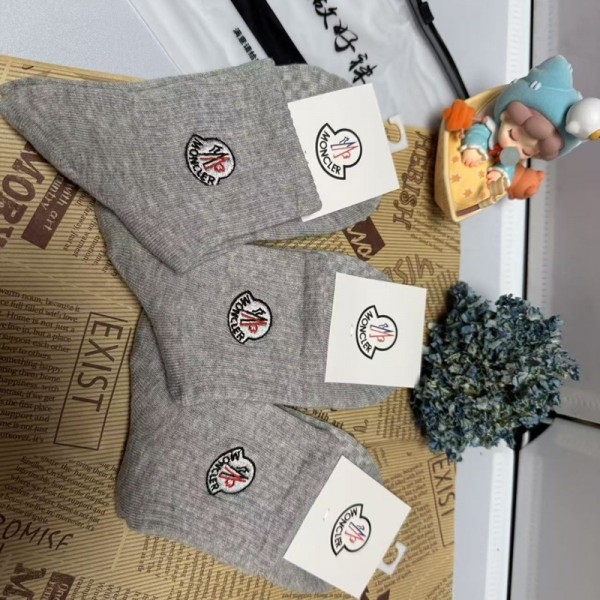 Moncler モンクレールレディース向け 靴下 かわいいブランド ストッキング 大人気コットン 靴下 メンズ 通気性ブランドソックス 男女兼用 ファッション