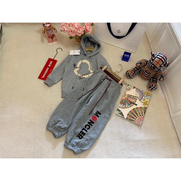 Moncler モンクレールブランド 子供服 ジャージ 女の子 キッズ 上下セット 2点セット 110-170CM 春秋冬 ジュニア 裏起毛 トレーニングウェア ボーイズ おしゃれ キッズ スウェット 長袖 スポーツウェア パーカー アウター カジュアル ゆったり 厚手 長袖