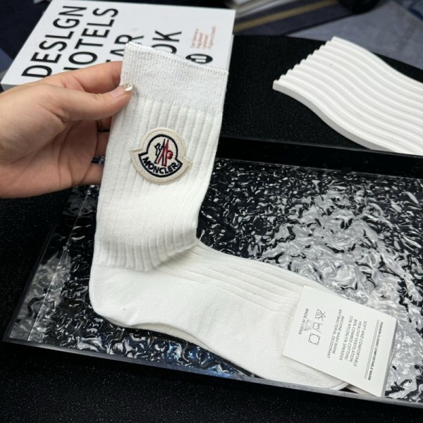 Moncler モンクレールレディース向け 靴下 かわいいコットン 靴下 メンズ 通気性上質な コットン ソックス くつしたブランドソックス 男女兼用 ファッション