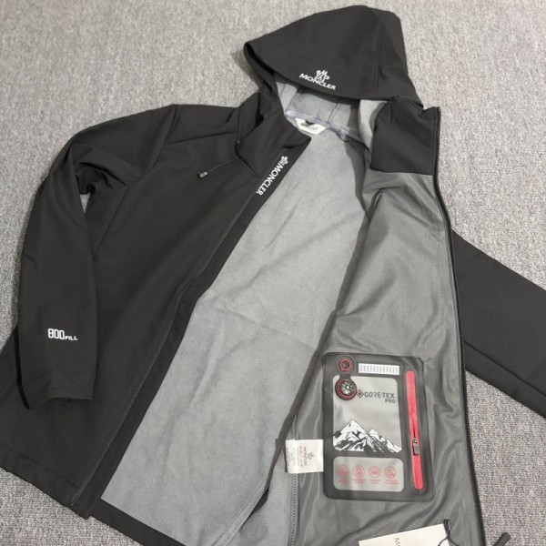 ハイブランドモンクレールMONCLERフード付きソフトシェルジャケット メンズ 2 色展開 アウトドアパーカーモンクレールMONCLERメンズ撥水加工 パーカージャケット メンズ フルジップ 薄手アウター