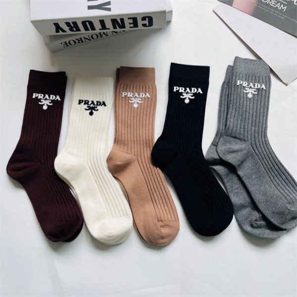 Prada プラダレディース向け 靴下 かわいいブランド ストッキング 大人気コットン 靴下 メンズ 通気性ブランドソックス 男女兼用 ファッション