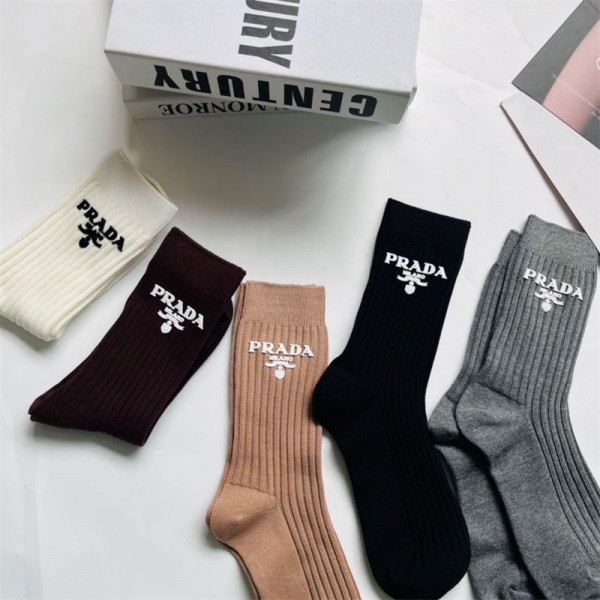 Prada プラダレディース向け 靴下 かわいいブランド ストッキング 大人気コットン 靴下 メンズ 通気性ブランドソックス 男女兼用 ファッション