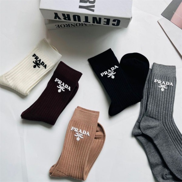 Prada プラダレディース向け 靴下 かわいいブランド ストッキング 大人気コットン 靴下 メンズ 通気性ブランドソックス 男女兼用 ファッション