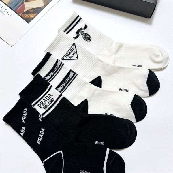 Prada プラダハイブランド ソックス 綿製レディース向け 靴下 かわいいコットン 靴下 メンズ 通気性ブランドソックス 男女兼用 ファッション