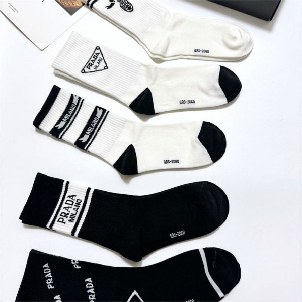 Prada プラダハイブランド ソックス 綿製レディース向け 靴下 かわいいコットン 靴下 メンズ 通気性ブランドソックス 男女兼用 ファッション