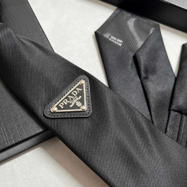 ブランドPrada洗えるワンタッチネクタイジッパータイプ プラダリボンネクタイ ビジネスからフォーマルまで着用 洗濯ネット付きメンズ