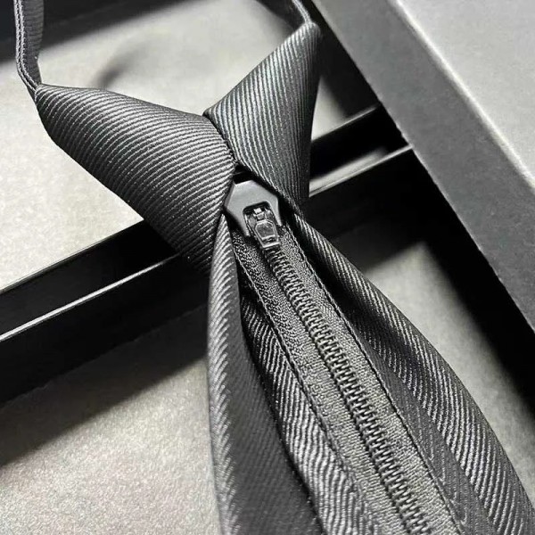 ブランドPrada洗えるワンタッチネクタイジッパータイプ プラダリボンネクタイ ビジネスからフォーマルまで着用 洗濯ネット付きメンズ