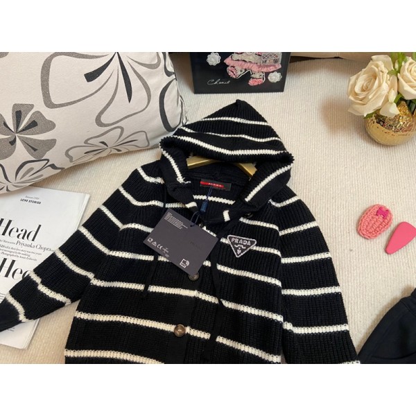 Prada プラダハイブランドニットジャージ 上下セット 子供 長袖 90-150cm ニットパーカー スウェットパンツ セーター ルームウェア 上下 セット かわいい 大きいサイズ おしゃれ 可愛い 部屋着 オシャレ 春秋 冬