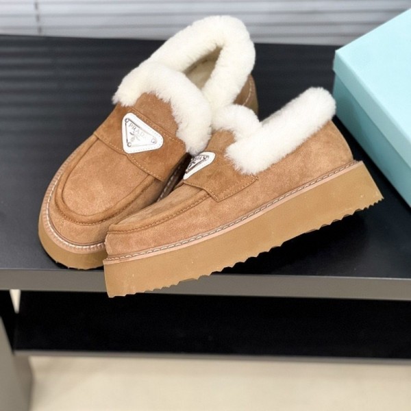 Prada プラダブランドモカシン レディース 秋冬 ローヒール スリッポンローファー 軽量 ボア もこもこ 暖かい カジュアル ファー デッキ シューズ 防寒 保温 冷え対策 滑り止め 歩きやすい ふわふわ 通勤通学 225¬250cm 婦人靴