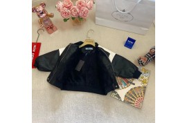 ブランドプラダキッズレザージャケット シャネルキャンバストートバッグ 上質