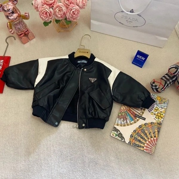 Prada プラダブランド子供服 ガールズ レザージャケット 裏起毛 レザーコート キッズ防寒アウター 女の子 90-140CM トップス 革ジャン トロ オシャレ クール キッズ ライダースジャケット ゆったり カジュアル 防寒 ジュニア ブルゾン 春秋服 普段着 アウトドア