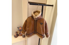 プラダキッズフリースジャケット シャネルショルダーバッグ ルイヴィトン毛布